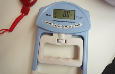 Review OneMed Electronic Hand Dynamometer EH-101: Alat Latihan Untuk Menguji Kekuatan Genggaman Tangan Dan Penyembuhan Cedera Otot